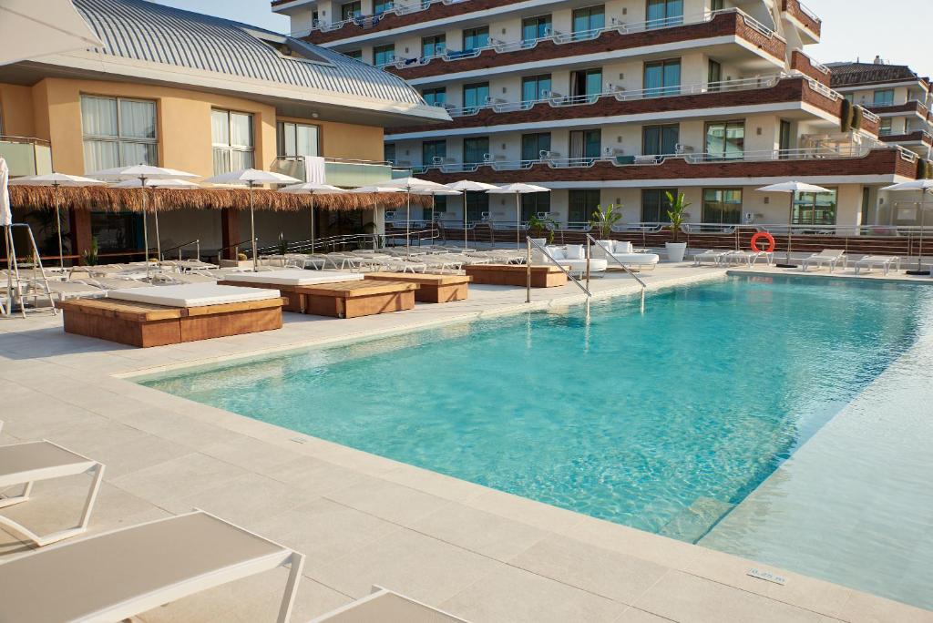 DWO Sirius - Adults Only slide 2