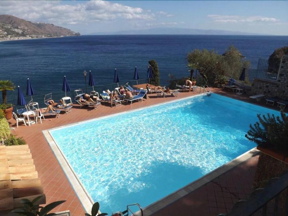 Bay Palace Hotel slide 3
