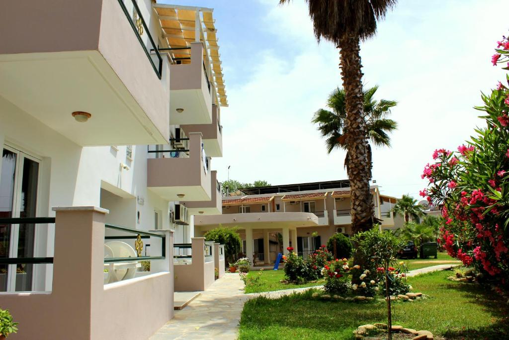 Cavos Beach House slide 2