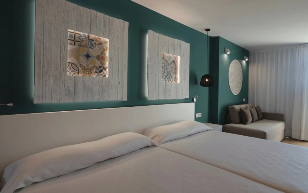 Evenia Olympic Suites slide 5