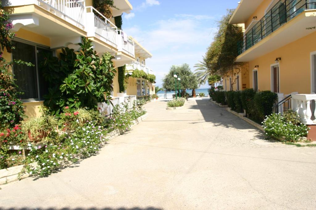 Lemon Grove Hotel Kavos slide 5
