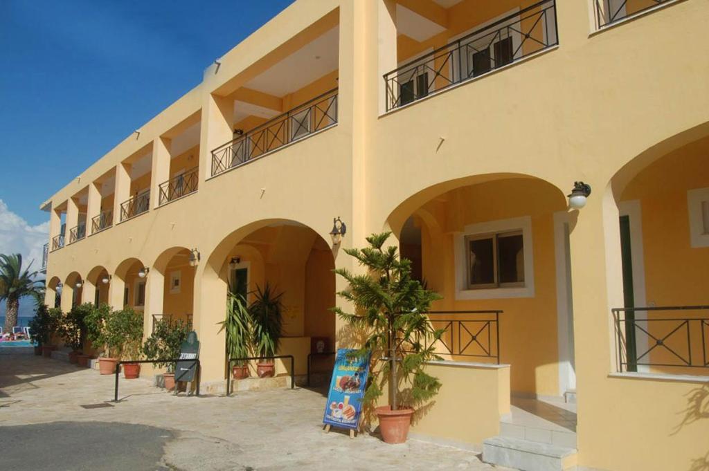 Lemon Grove Hotel Kavos slide 3