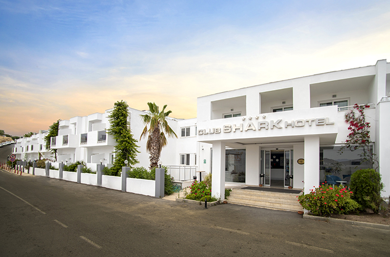 Club Hotel Shark slide 3