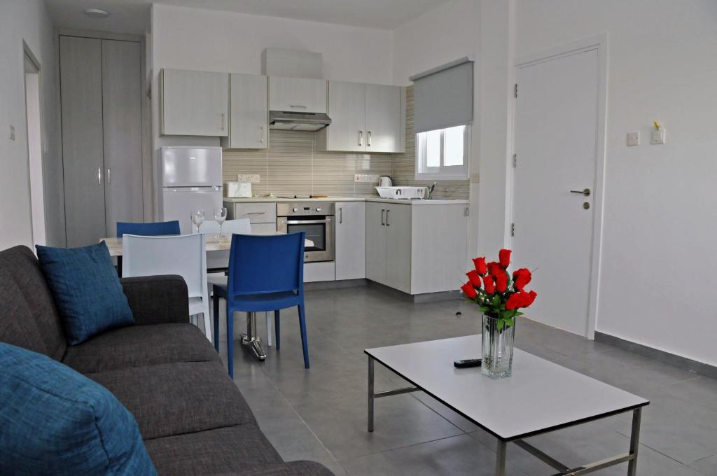 Kaos Hotel Apartments slide 4