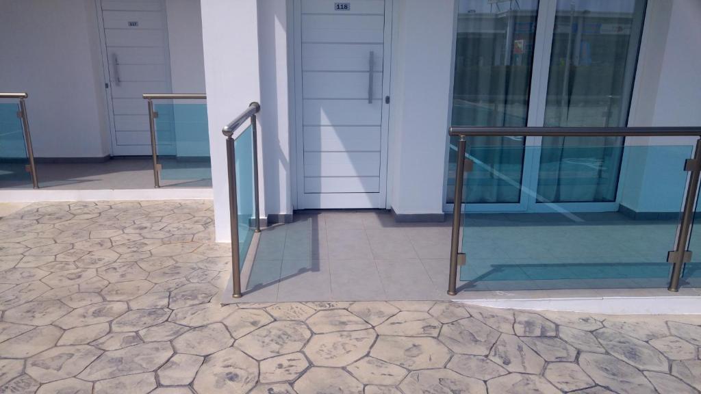 Kaos Hotel Apartments slide 2