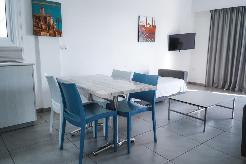 Kaos Hotel Apartments slide 5