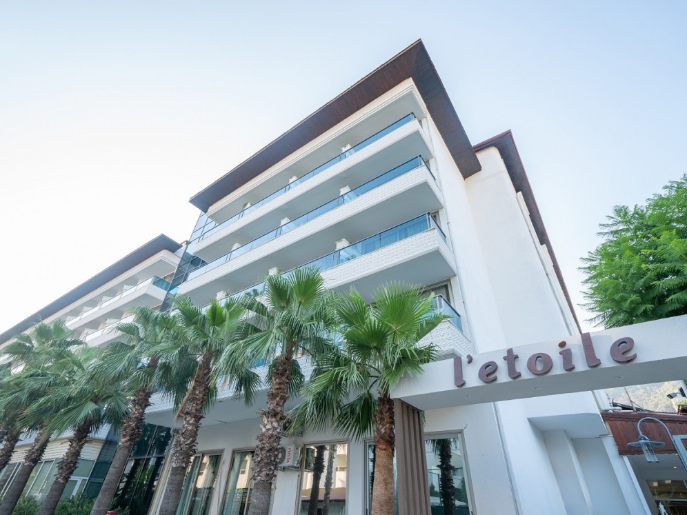 L'Etoile Beach Hotel slide 3
