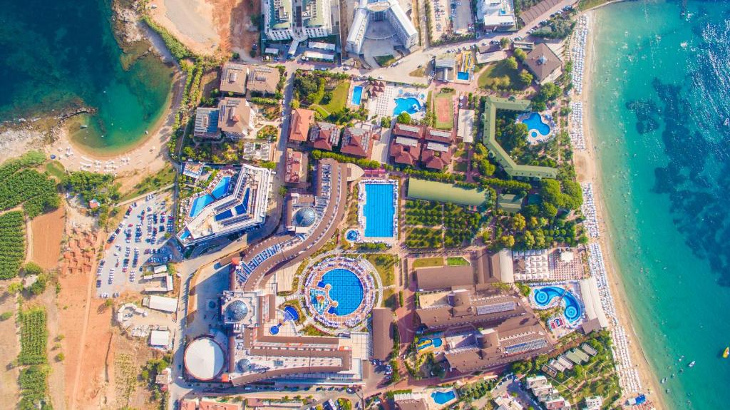 Lonicera Resort & Spa Hotel slide 2
