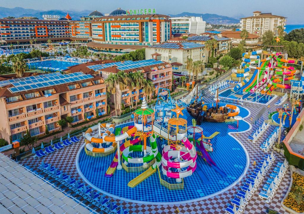 Lonicera Resort & Spa Hotel slide 3