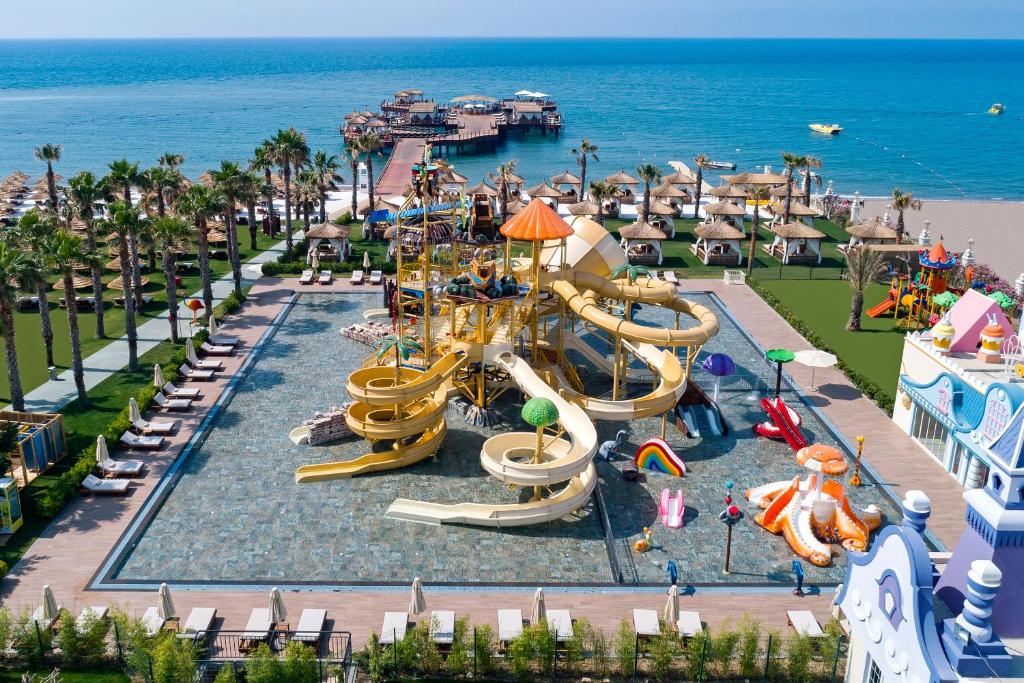 Titanic Mardan Palace slide 5