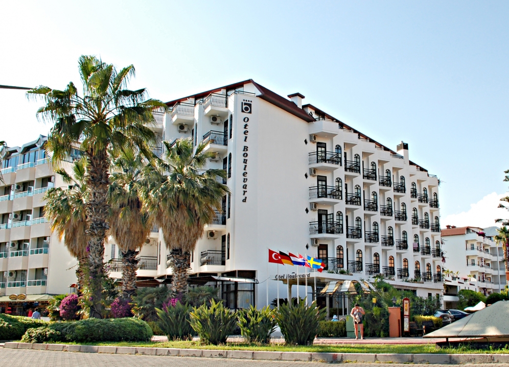 Boulevard Hotel slide 5