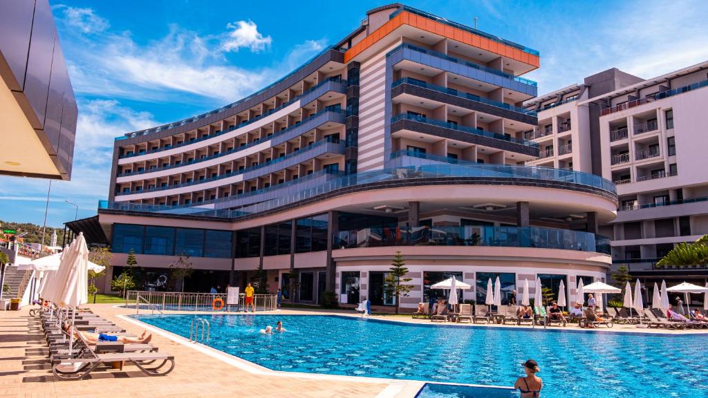 Lonicera Premium Hotel slide 3