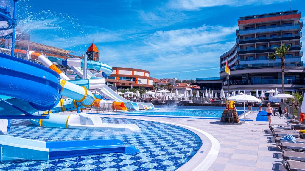 Lonicera Premium Hotel slide 2