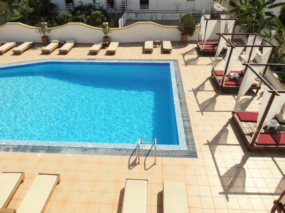 Oasis Beach Club slide 2