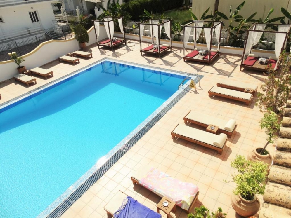 Oasis Beach Club slide 3