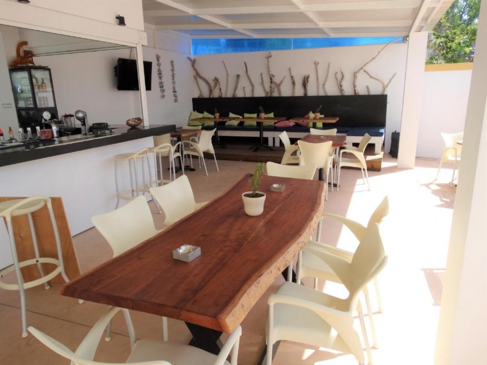 Oasis Beach Club slide 4