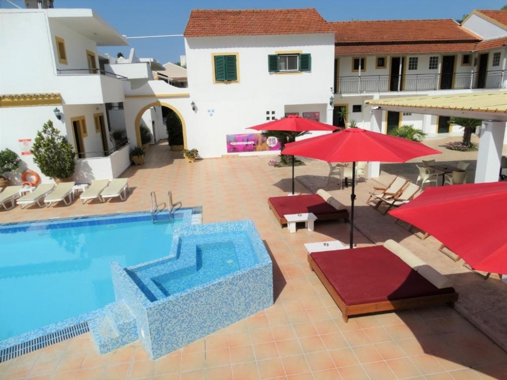 Oasis Beach Club slide 5