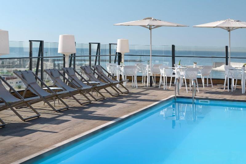 AC Hotel Alicante by Marriott slide 3